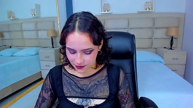 AnnyThompson  online show from October 2025 09:05:02 PM