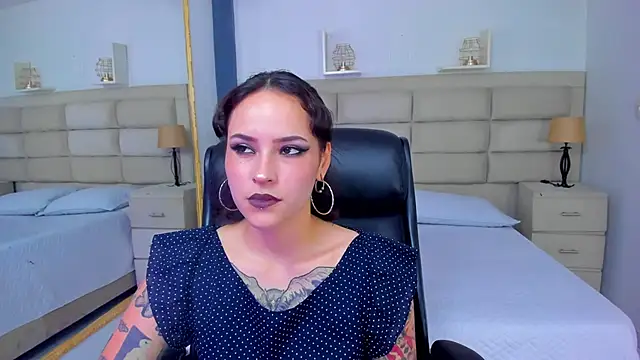 AnnyThompson  online show from October 2025 09:25:01 PM