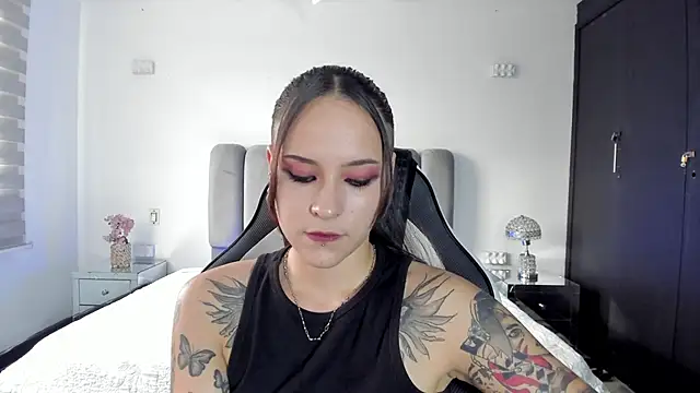 AnnyThompson  online show from March 2026 09:30:01 PM