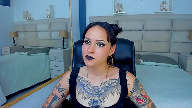 AnnyThompson  online show from November 2025 09:08:02 PM