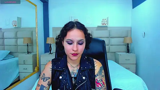 AnnyThompson  online show from September 2025 08:57:01 PM
