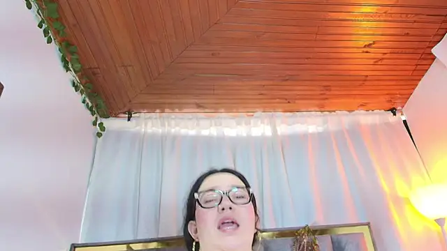 Zoe Curvy online show from February 2026 12:37:01 PM