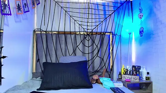 Snapshot of Zoe_Curvy chatting on October 2025 12:48:01 PM Zoe Curvy online show from October 2025 12:48:01 PM