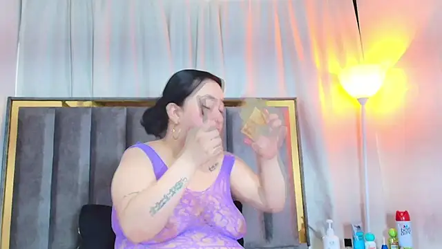 Zoe Curvy online show from February 2026 12:35:01 PM