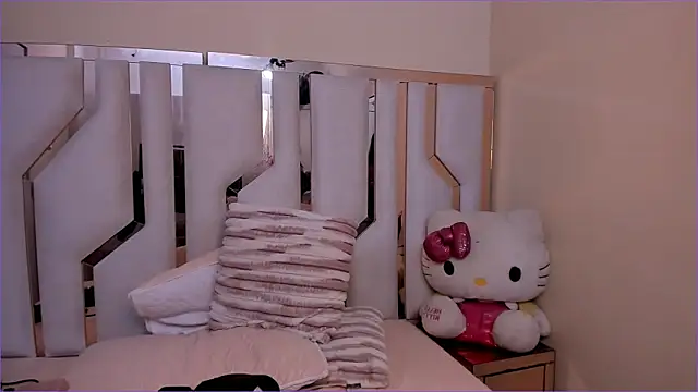 TifanyChill online show from November 2025 07:03:01 PM