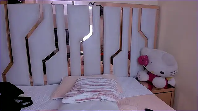 TifanyChill online show from November 2025 06:25:01 PM