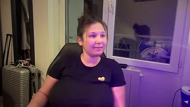 Snapshot of minette-sexy chatting on December 2025 05:25:01 PM minette-sexy online show from December 2025 05:25:01 PM