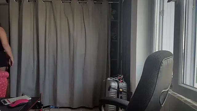 Snapshot of minette-sexy chatting on November 2025 01:01:02 PM minette-sexy online show from November 2025 01:01:02 PM