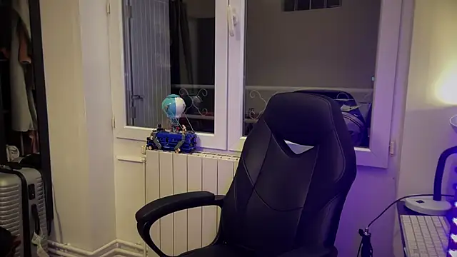 Snapshot of minette-sexy chatting on November 2025 12:00:01 AM minette-sexy online show from November 2025 12:00:01 AM