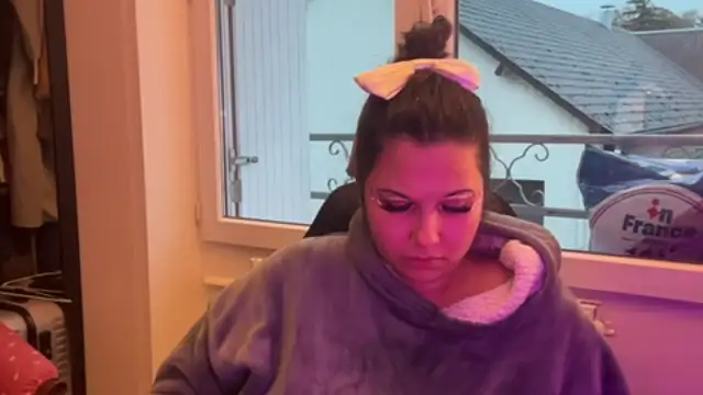 Snapshot of minette-sexy chatting on November 2025 04:17:01 PM minette-sexy online show from November 2025 04:17:01 PM