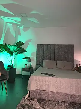 milaivanova online show from December 2025 08:56:02 PM