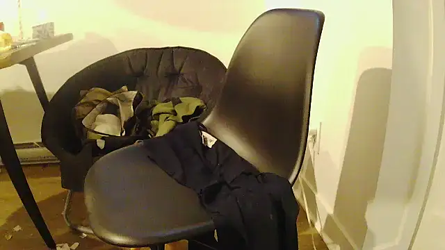 L0cKyseven77 online show from October 2025 11:46:02 AM