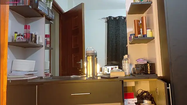 Snapshot of online_bestie chatting on January 2026 05:01:01 AM online bestie online show from January 2026 05:01:01 AM