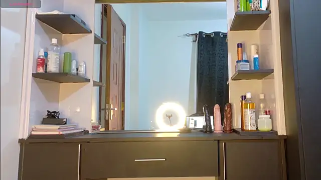 Snapshot of online_bestie chatting on December 2025 06:47:01 AM online bestie online show from December 2025 06:47:01 AM