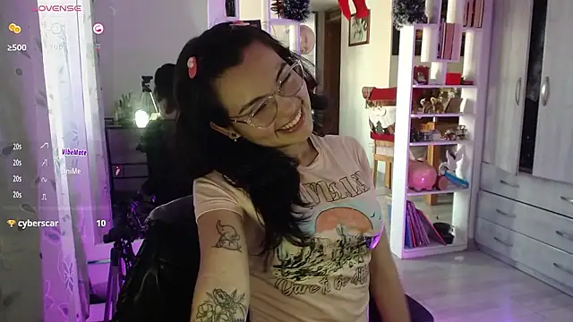 lauvelez   online show from January 2026 08:14:02 PM