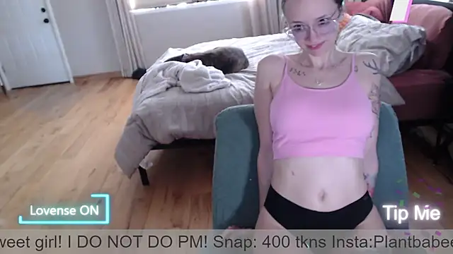 Snapshot of Plantbabeee chatting on May 2026 05:17:02 PM Plantbabeee online show from May 2026 05:17:02 PM