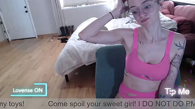 Snapshot of Plantbabeee chatting on May 2026 05:21:02 PM Plantbabeee online show from May 2026 05:21:02 PM
