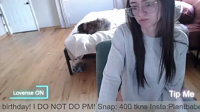 Snapshot of Plantbabeee chatting on June 2026 05:57:01 PM Plantbabeee online show from June 2026 05:57:01 PM