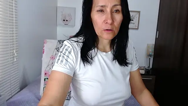 Maira B online show from April 2026 06:19:02 PM