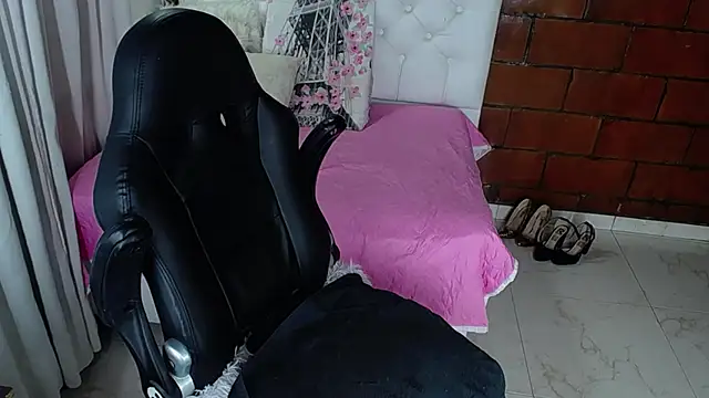 Maira B online show from October 2025 02:38:01 PM