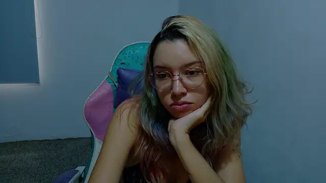 Snapshot of WandaDoll chatting on April 2026 12:07:02 PM WandaDoll online show from April 2026 12:07:02 PM