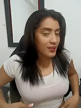 Snapshot of Julieta8 chatting on January 2025 08:55:02 AM Julieta8 online show from January 2025 08:55:02 AM