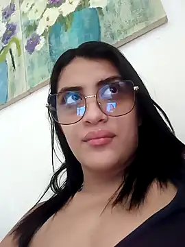 Snapshot of Julieta8 chatting on January 2025 08:22:01 PM Julieta8 online show from January 2025 08:22:01 PM