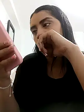 Snapshot of Julieta8 chatting on January 2025 03:59:01 AM Julieta8 online show from January 2025 03:59:01 AM