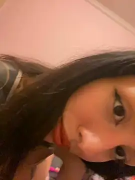 Snapshot of plantitasuwu chatting on January 2025 05:05:01 AM plantitasuwu online show from January 2025 05:05:01 AM