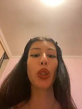 Snapshot of plantitasuwu chatting on March 2025 04:57:02 AM plantitasuwu online show from March 2025 04:57:02 AM