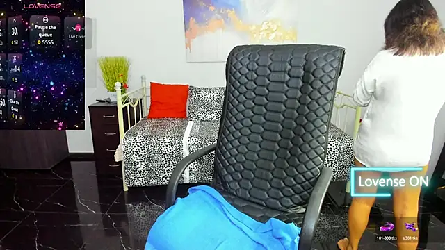 Julia Dean online show from October 2025 12:14:02 PM