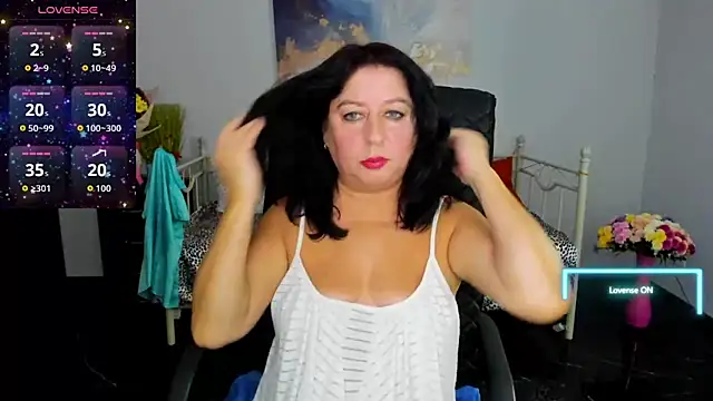 Julia Dean online show from December 2025 01:21:01 PM