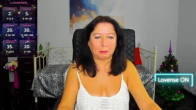 Julia Dean online show from December 2025 12:44:02 PM