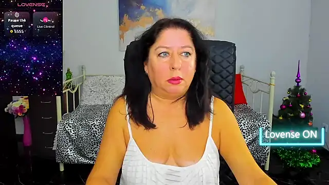 Julia Dean online show from December 2025 01:06:01 PM