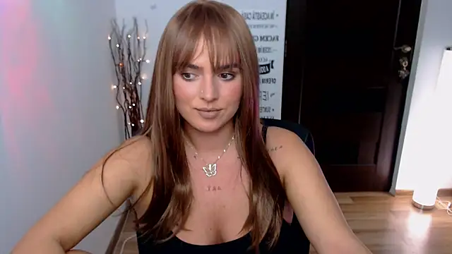 ChloeJewel1 online show from November 2025 01:59:01 PM