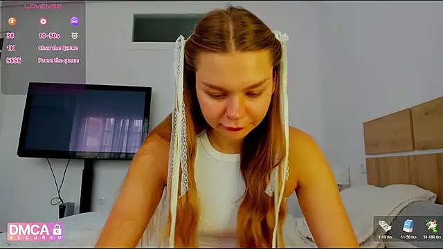 Snapshot of Molly_sweetie chatting on May 2026 06:27:02 AM Molly sweetie online show from May 2026 06:27:02 AM