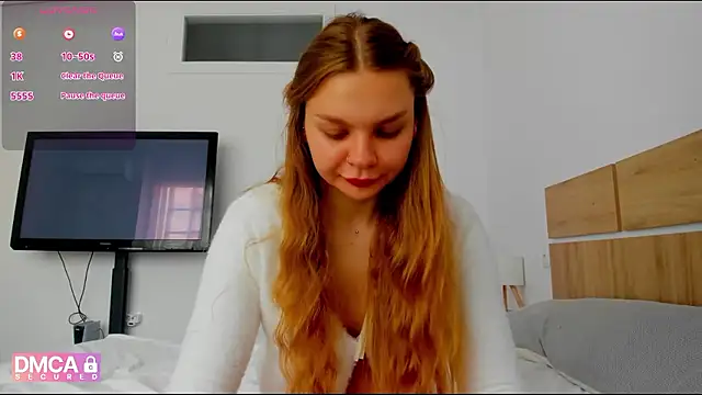 Snapshot of Molly_sweetie chatting on April 2026 06:14:02 AM Molly sweetie online show from April 2026 06:14:02 AM