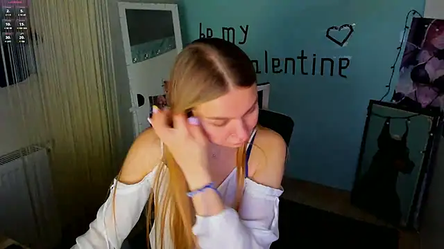 Snapshot of Molly_sweetie chatting on February 2025 07:05:01 AM Molly sweetie online show from February 2025 07:05:01 AM