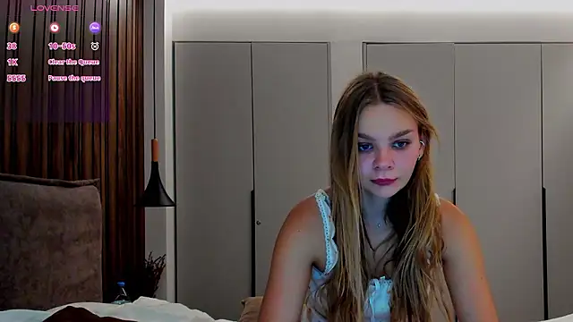 Snapshot of Molly_sweetie chatting on September 2025 06:19:01 AM Molly sweetie online show from September 2025 06:19:01 AM
