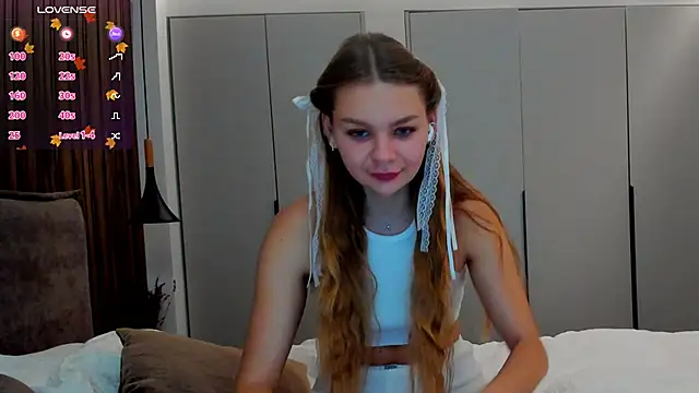 Snapshot of Molly_sweetie chatting on October 2025 06:33:02 AM Molly sweetie online show from October 2025 06:33:02 AM