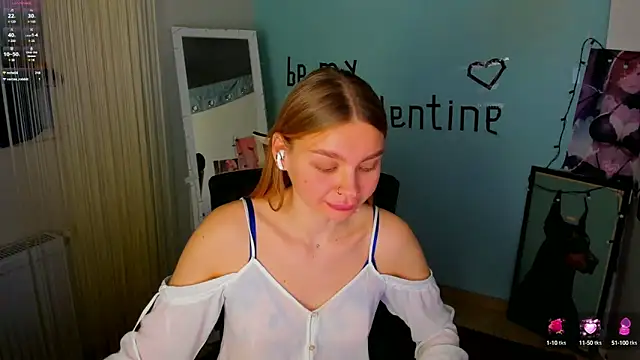 Snapshot of Molly_sweetie chatting on February 2025 10:09:02 AM Molly sweetie online show from February 2025 10:09:02 AM