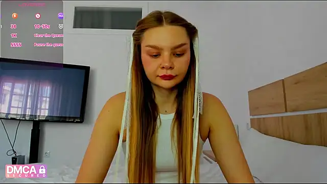 Snapshot of Molly_sweetie chatting on April 2026 11:03:02 AM Molly sweetie online show from April 2026 11:03:02 AM