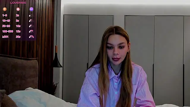 Snapshot of Molly_sweetie chatting on September 2025 06:09:02 AM Molly sweetie online show from September 2025 06:09:02 AM