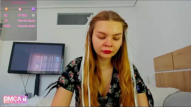 Snapshot of Molly_sweetie chatting on May 2026 06:31:01 AM Molly sweetie online show from May 2026 06:31:01 AM