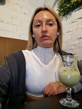 Miss    Mia  online show from October 2025 09:34:01 AM