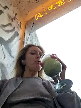 Miss    Mia  online show from October 2025 01:45:01 PM