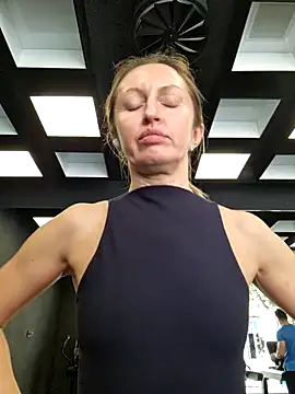 Miss    Mia  online show from November 2025 09:53:01 AM