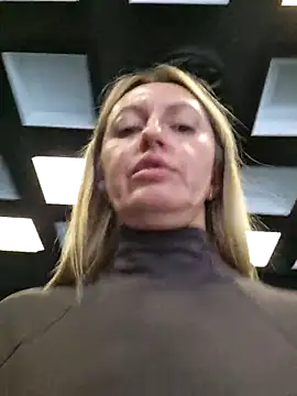 Miss    Mia  online show from December 2025 10:14:01 AM