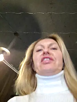 Miss    Mia  online show from October 2025 12:13:02 PM