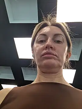 Miss    Mia  online show from February 2026 11:45:02 AM